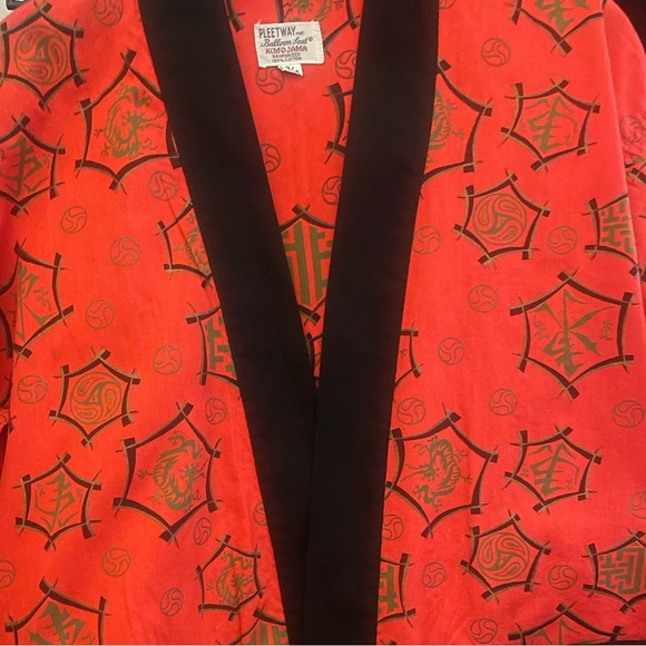 Pleetway Vintage Bold Red & Black Asian Designed (Size 13/14) Kimono Pajama Set - Picture 3 of 14